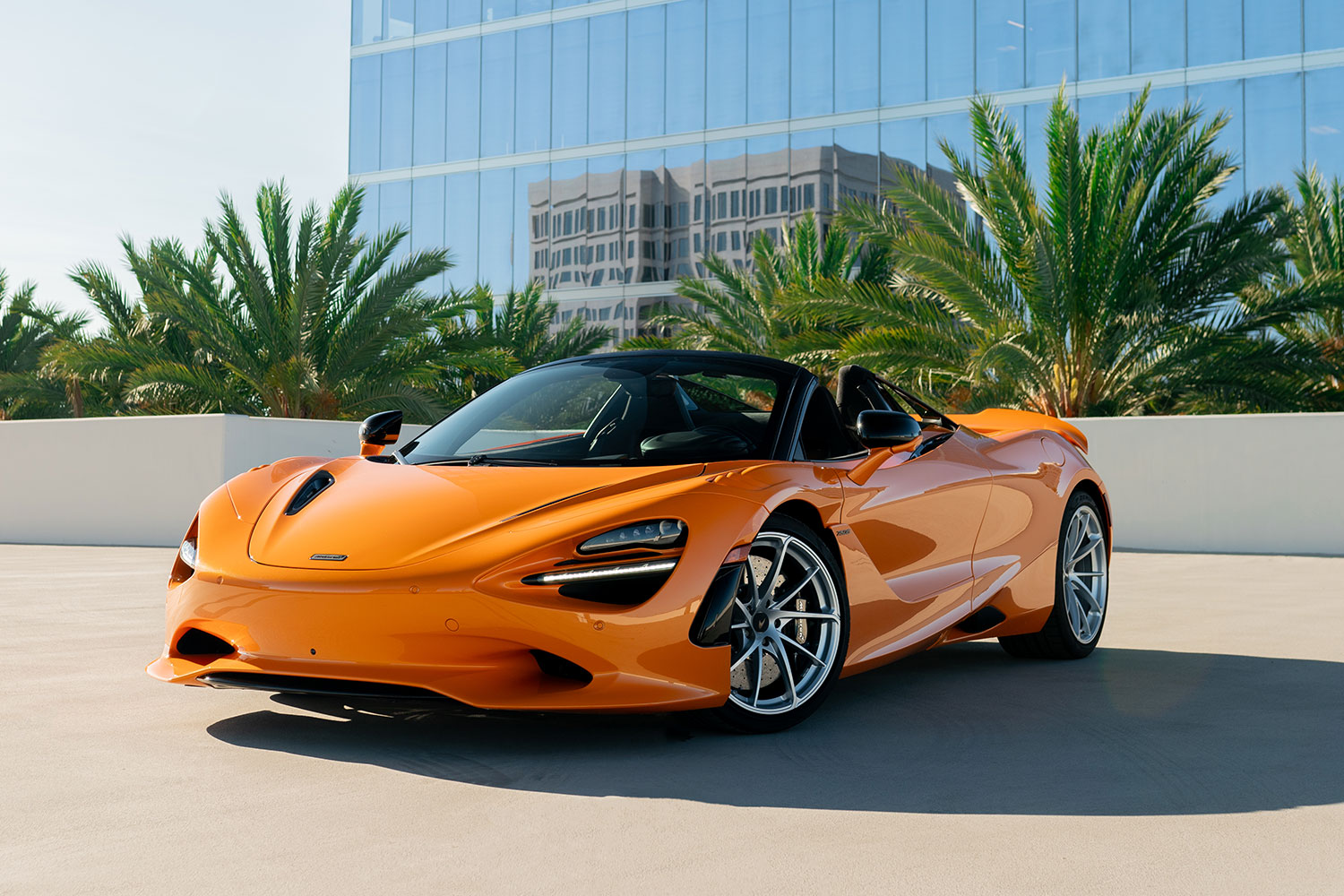 McLaren 750S photo 1