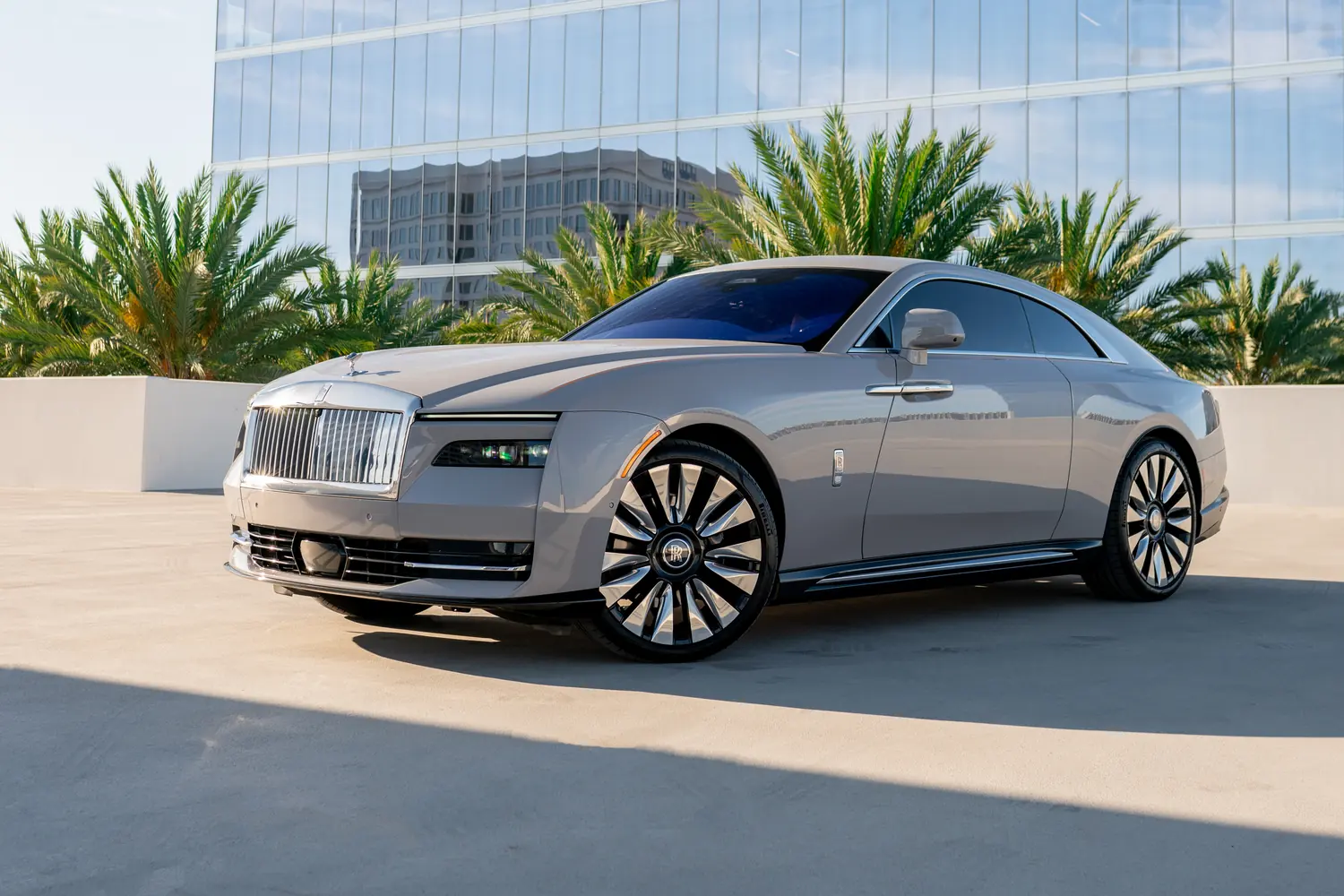 Rolls-Royce Spectre photo 1